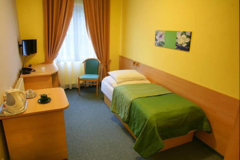 Teledom Hotel Kosice Exterior photo